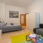 Zentrales Gemuetliches Apartment Mit Sky Bundesliga